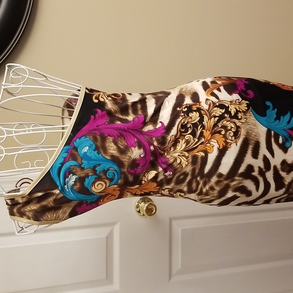 ANYTHING BUT BORING❣️Gorgeous Symphony maxi dress. - Picture 7 of 9